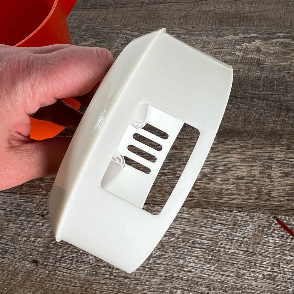 Vintage Orange Rubbermaid 1 1/2 Quart Pitcher White Top #2745 3‎